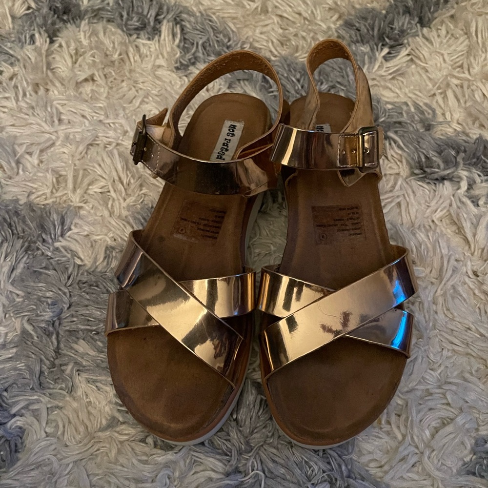 Gold not rated sandles